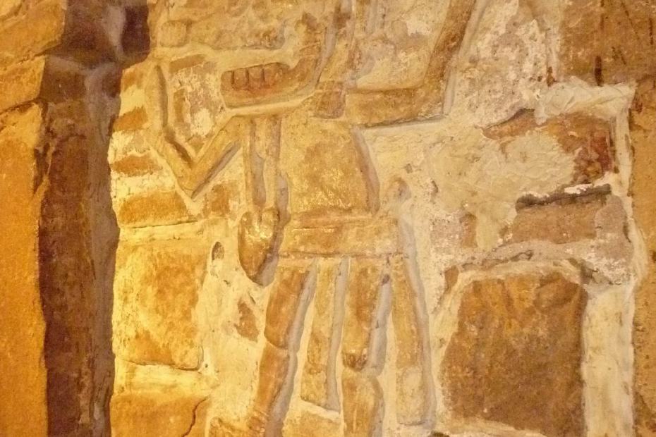 Mexiko: Mixtekisches Relief in einem Grab