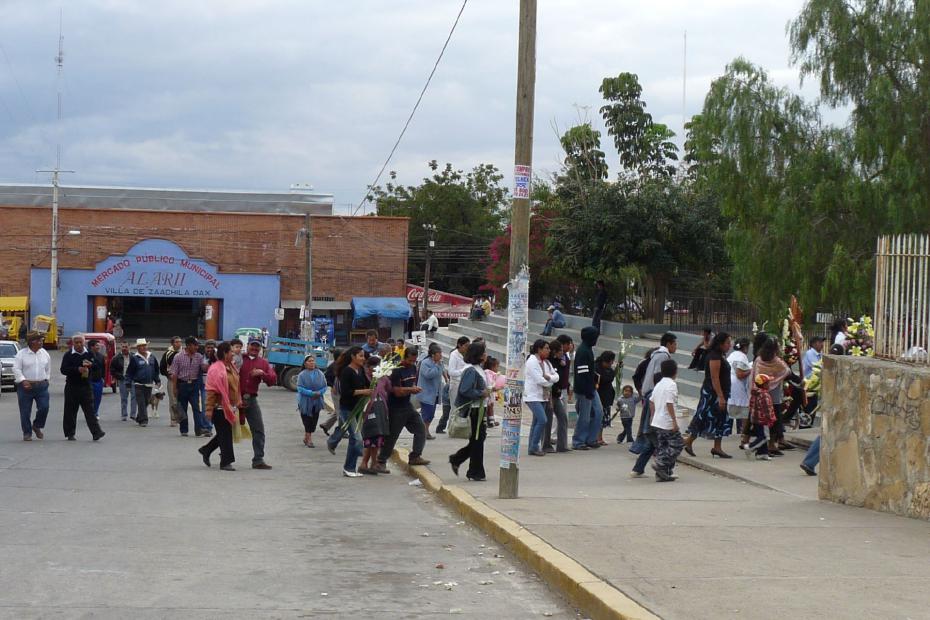 Mexiko: Kirchenprozession in Zaachila