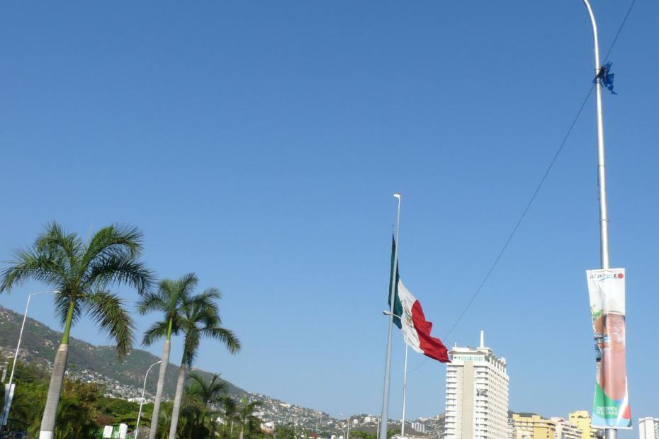 Mexiko: Die mexikanische Flagge in Acapulco