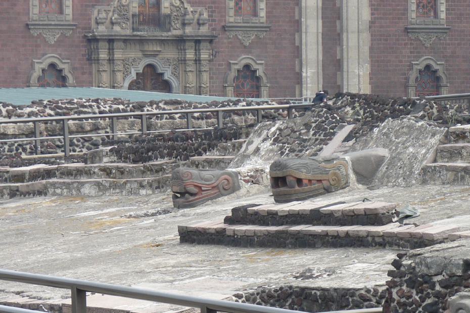 Mexiko: Verzierungen des aztekischen Templo Mayor